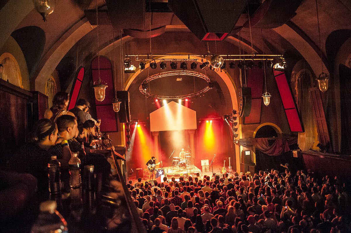 fans enjoying a concert at mr. smalls concert venue in pittsburgh