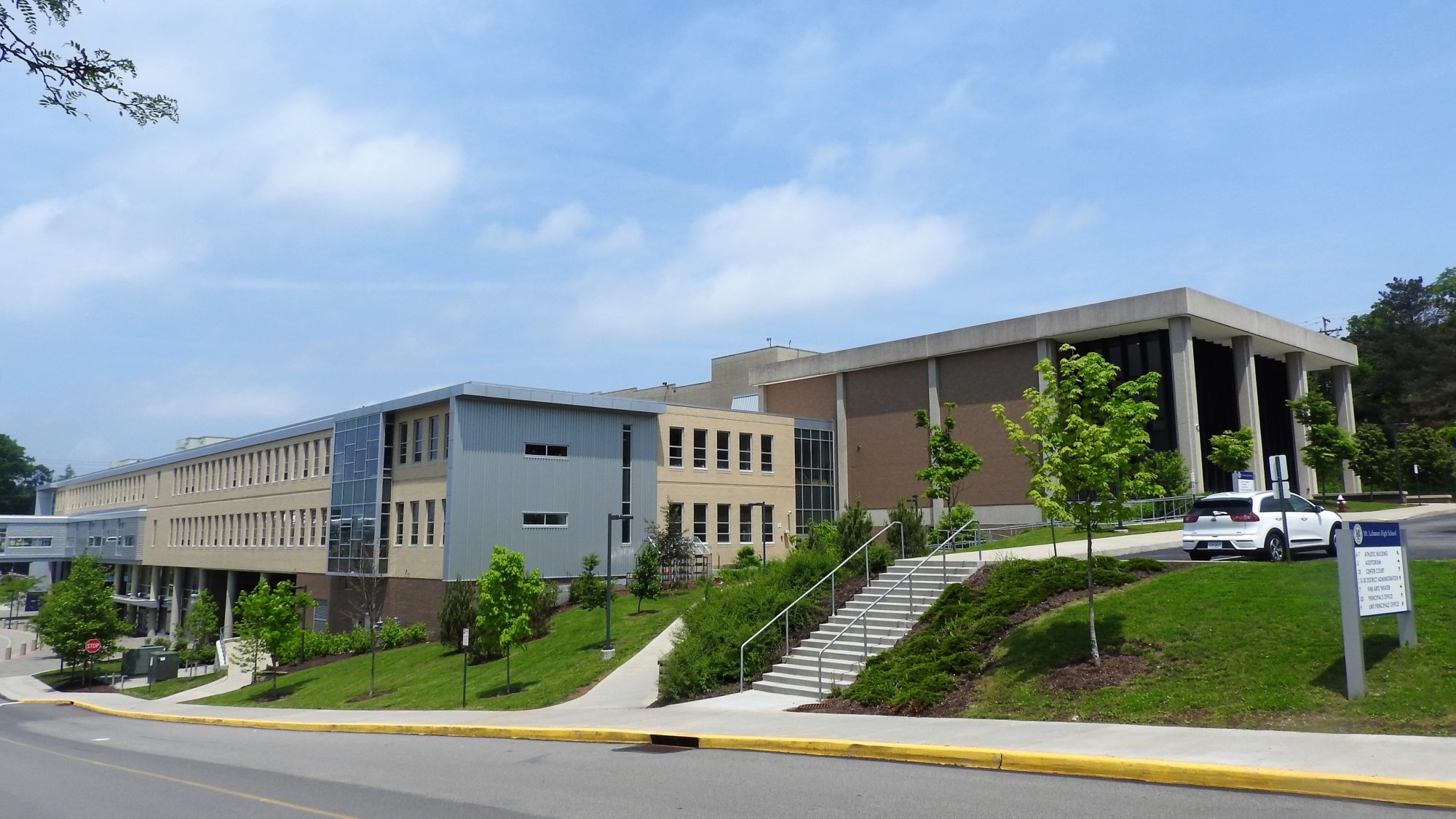 exterior view of one of the top schools in pittsburgh pennsylvania
